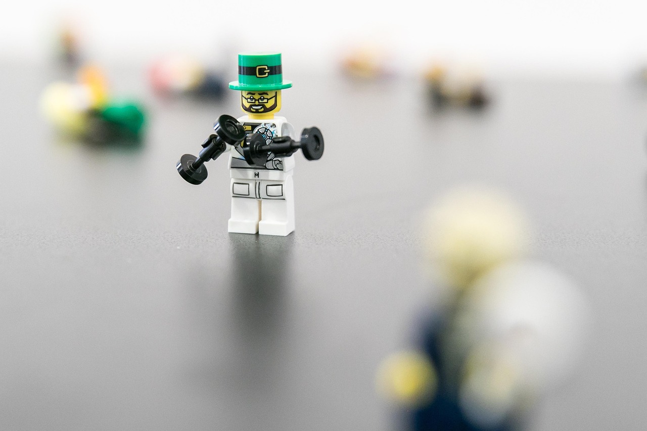 如何防范用户针对网络性游戏中的病毒、技术支持和木马的攻击？